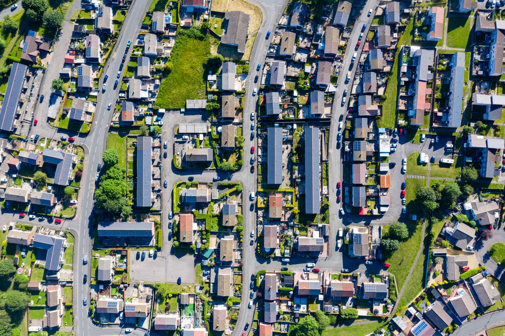 Mensen zijn aan het parachutespringen