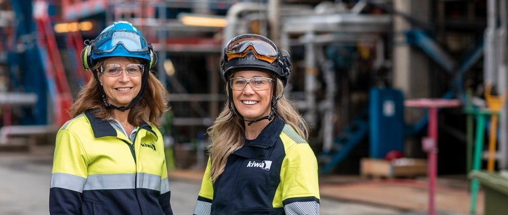 Två av Kiwas kvinnliga besiktningsingenjörer