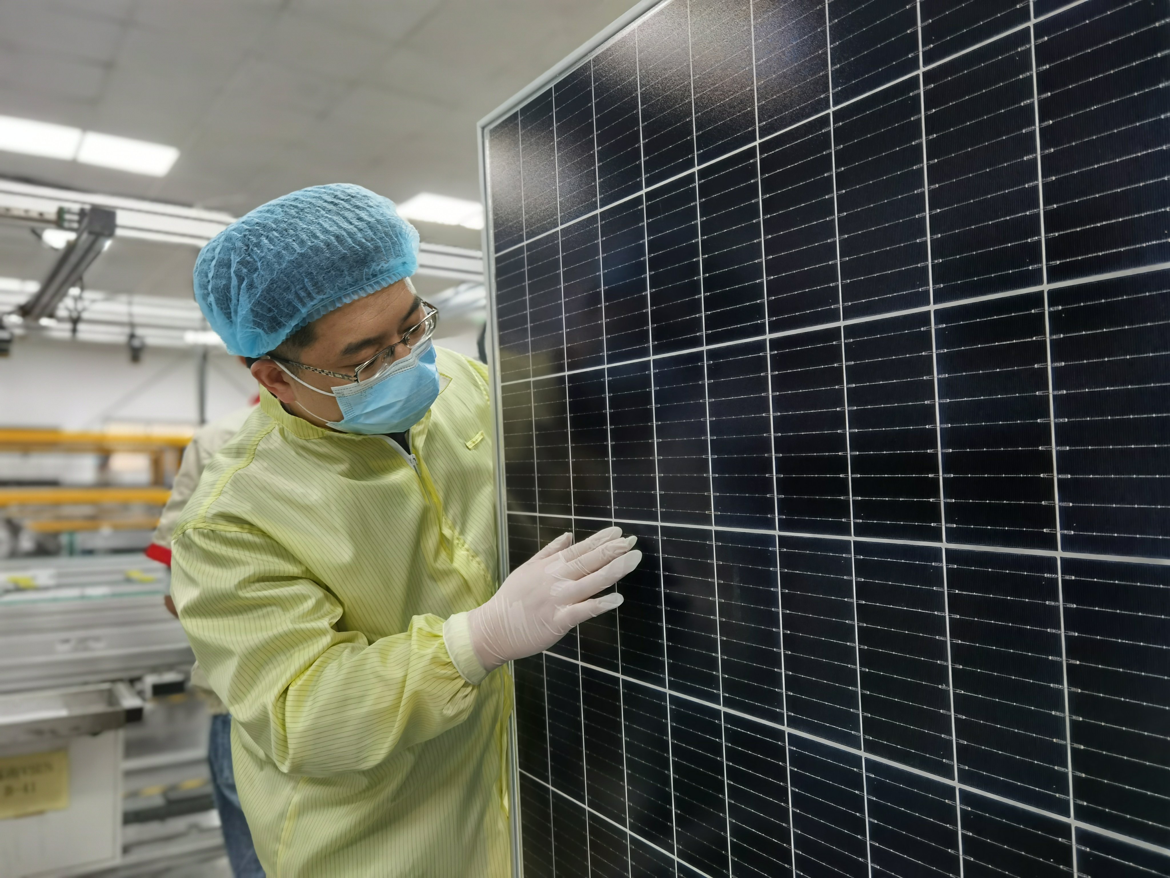 pre-shipment inspection of a solar panel