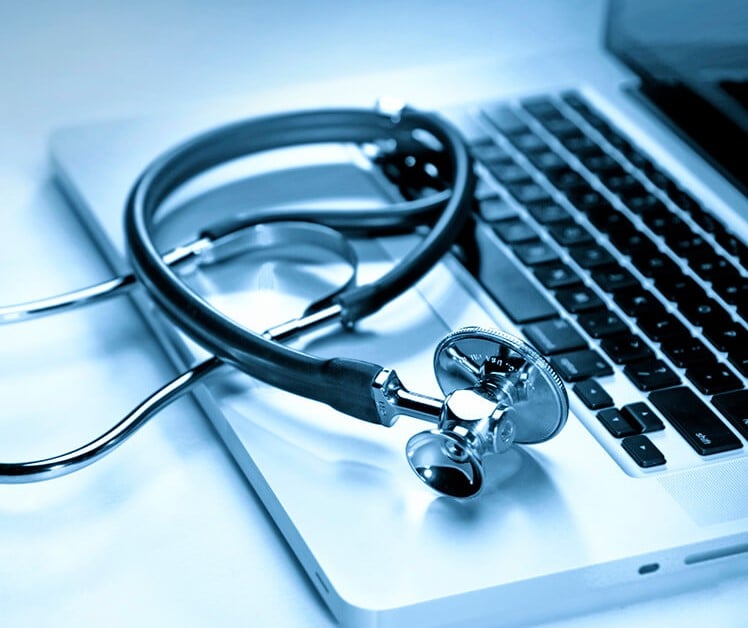 Stethoscoop op een tablet