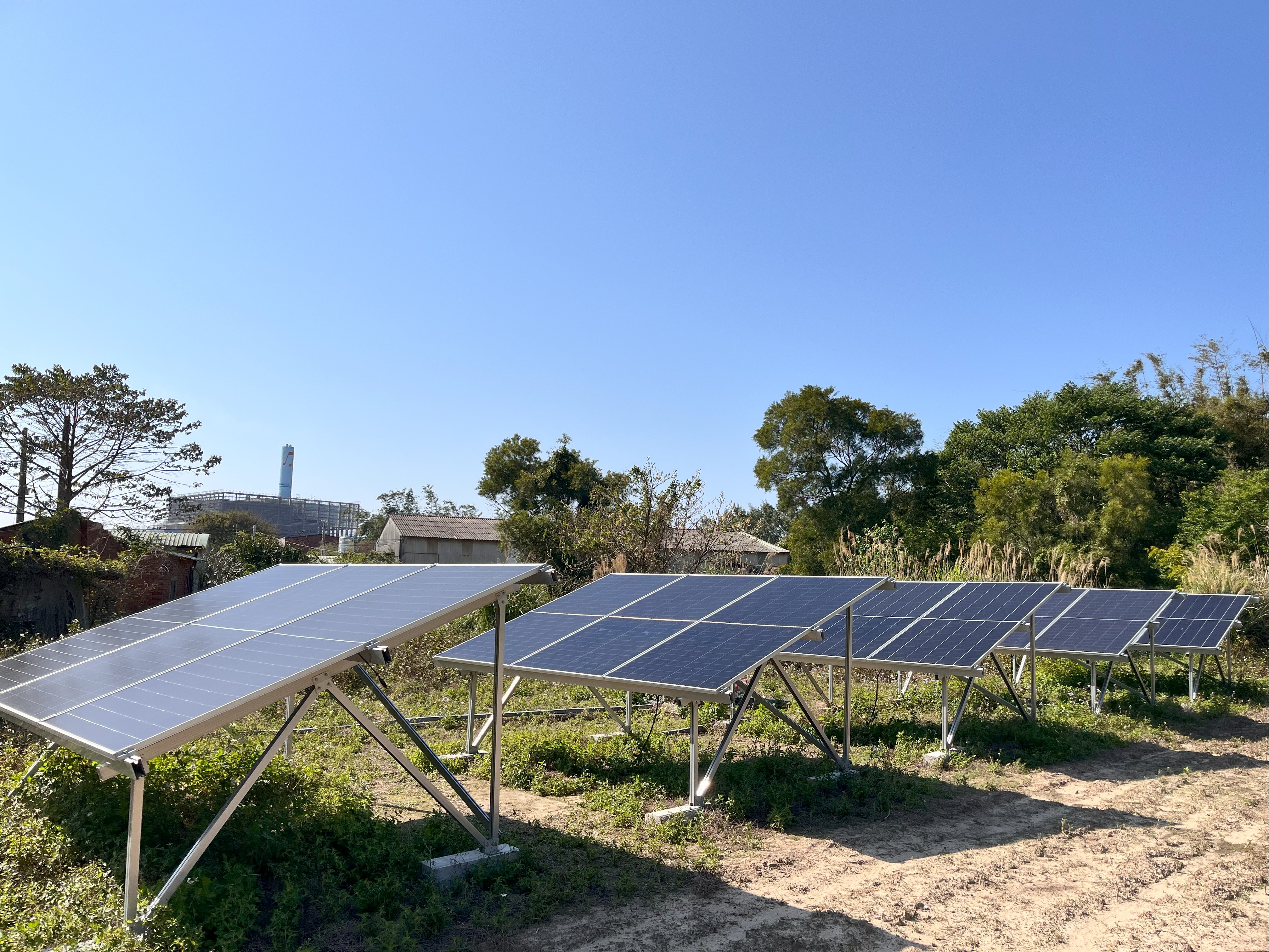 Kiwa Extel outdoor solar panel lab